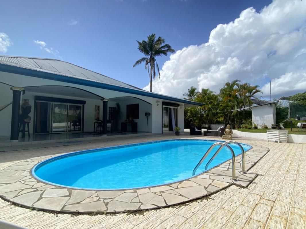 A la Chaumière VILLA T5 avec piscine + app. T2 sur 2000 m2