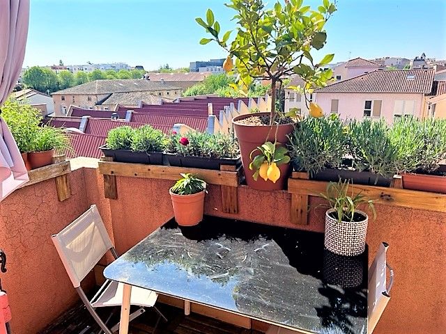 VILLEFRANCHE CENTRE . Duplex dernier étage 95m2 avec cave et garage