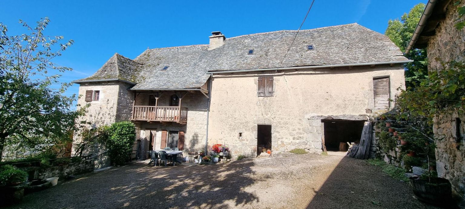 GOLINHAC Ferme Golinhac 400 m2 1