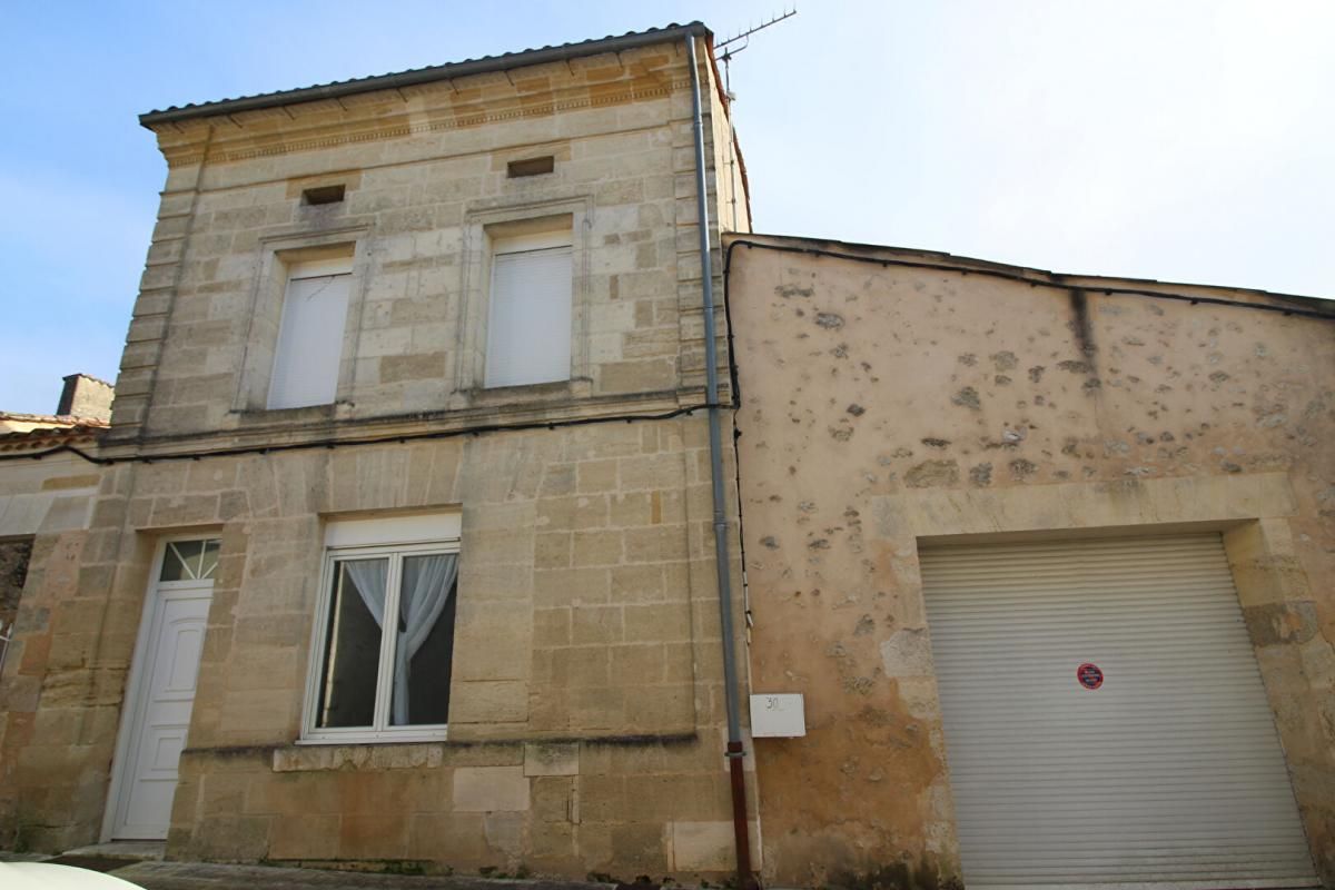 Local technique en bois ou en béton à proximité de Villefranche