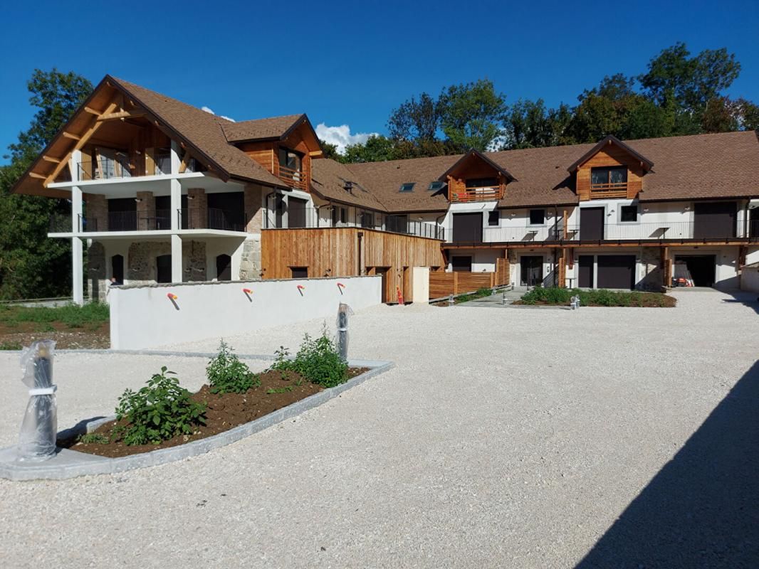 Appartement neuf 101m², 3 chambres suites, plain-pied avec 2 terrasses. Disponible le 30 septembre 2023