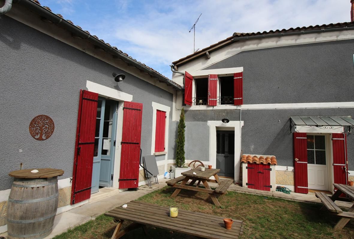 Maison de village avec dépendances - Parcoul  (Dordogne) 5 pièce(s) 180 m2