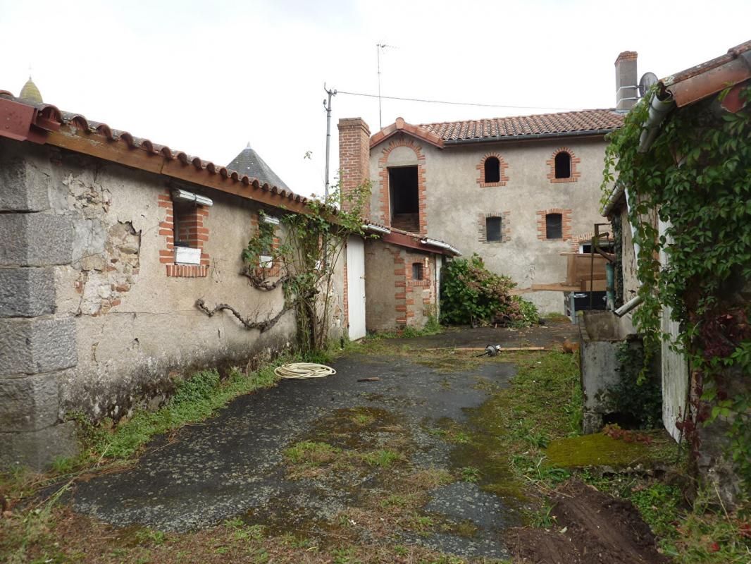 Etable de 300 m² à réabiliter
