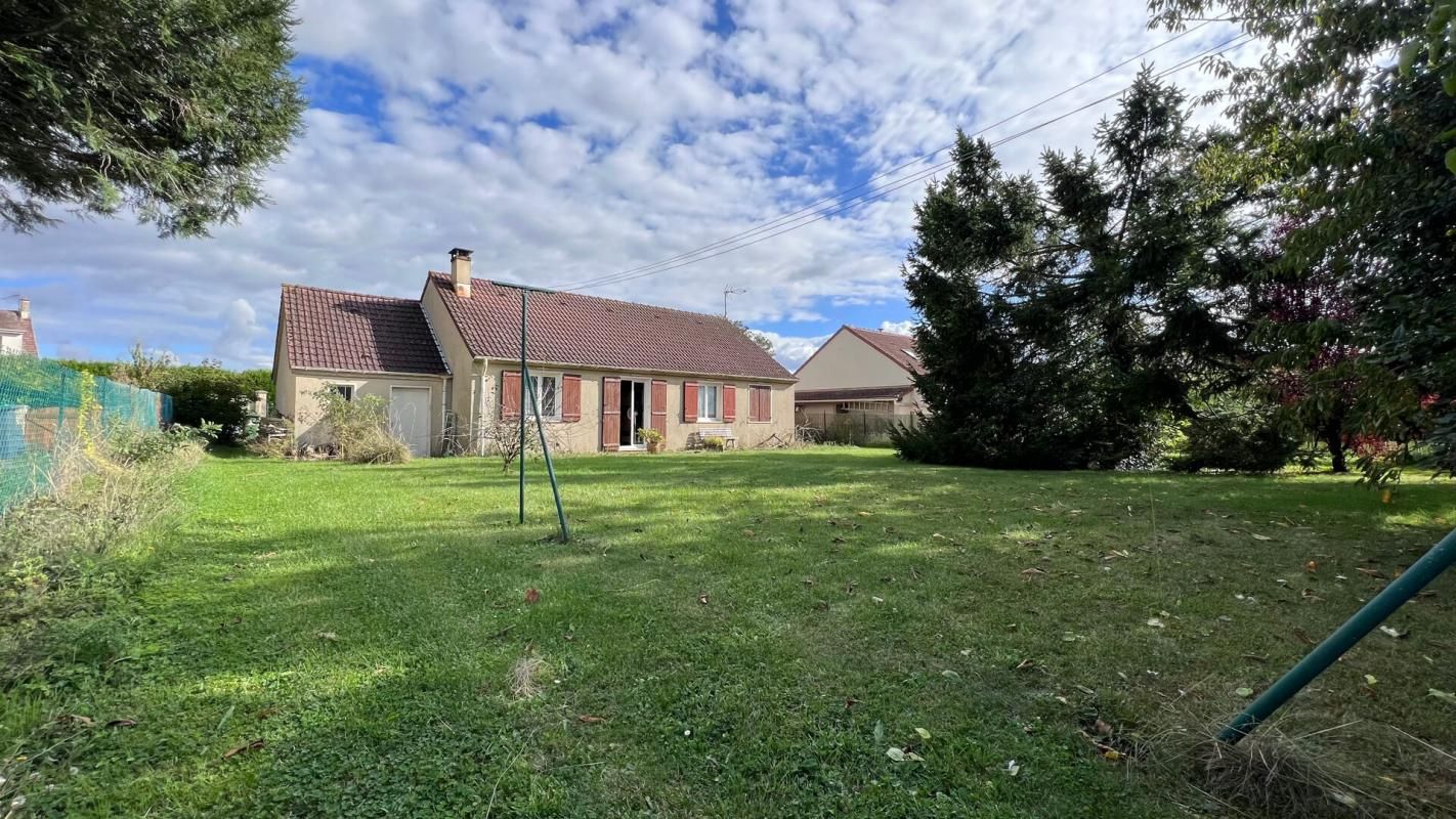 Maison plain-pied à Allainville Aux Bois 4 pièce(s) 94 m2