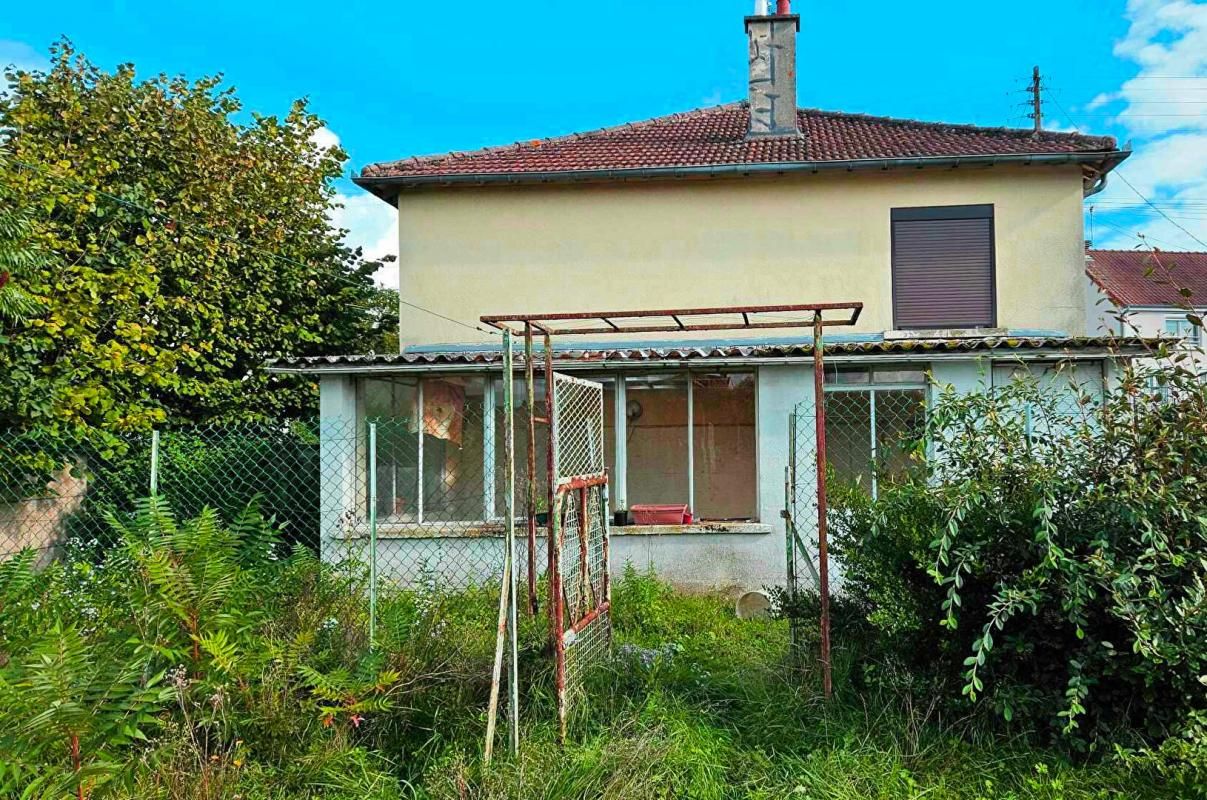 Maison 66m² sur sous sol total à rénover - 2 chambres - Périphérie de Soissons