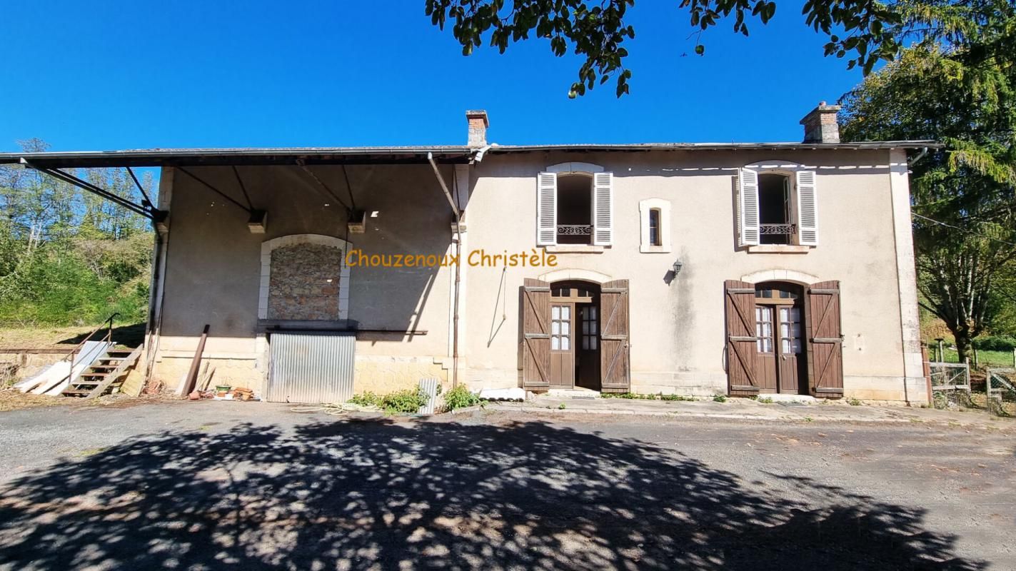 24390 Teillots :  propriété atypique sur env.30000m²