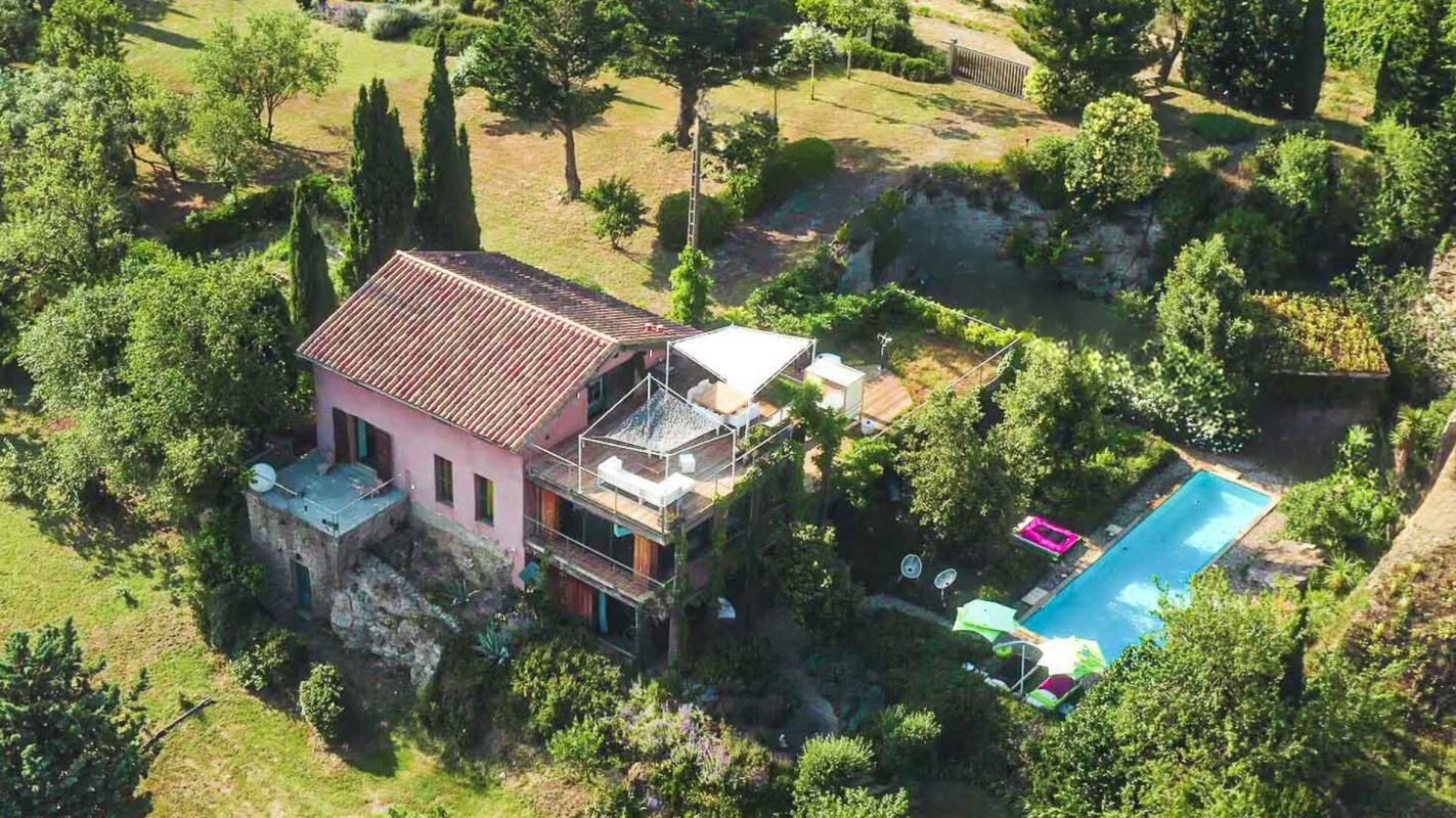 Maison d'architecte avec piscine et jardin - Fort potentiel de rendement