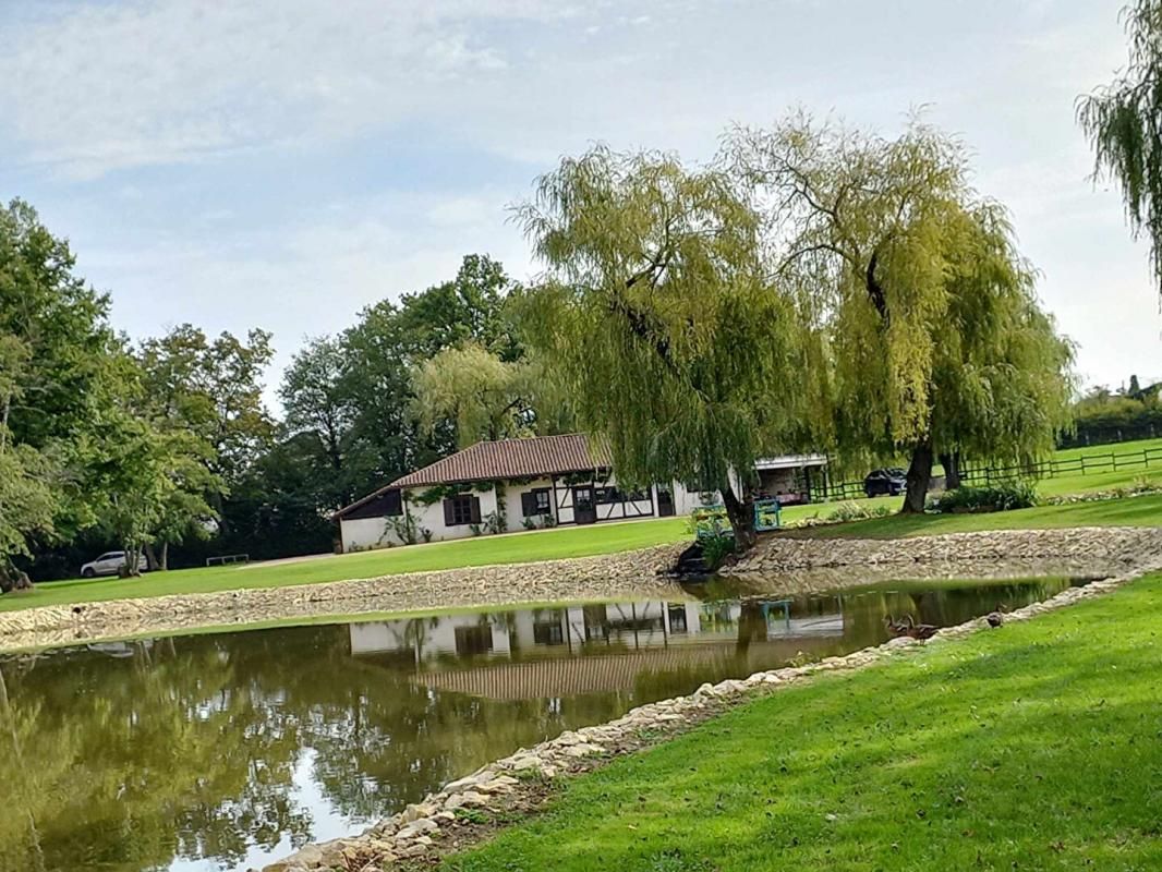 Maison bressane 140 m2 terrain et étang 4 ha