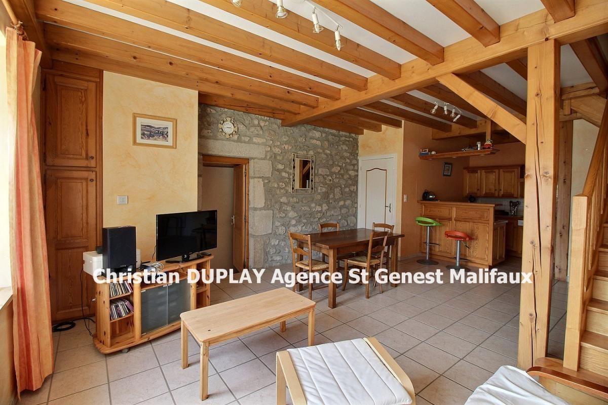 SAINT-ROMAIN-LACHALM SOUS COMPROMIS Saint Romain Lachalm 43620 Maison pierre 159m² habitables 4 chambres garages cave sur 500m² de terrain 3