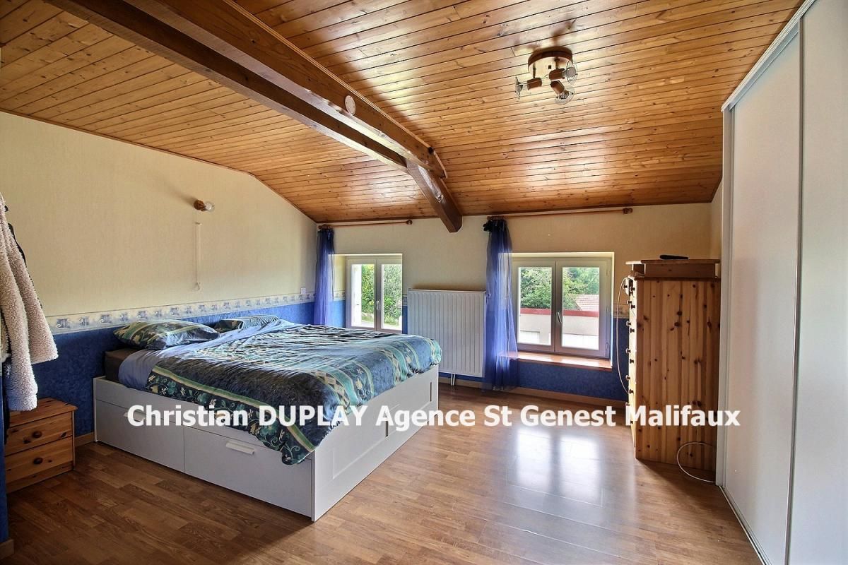 SAINT-ROMAIN-LACHALM SOUS COMPROMIS Saint Romain Lachalm 43620 Maison pierre 159m² habitables 4 chambres garages cave sur 500m² de terrain 4