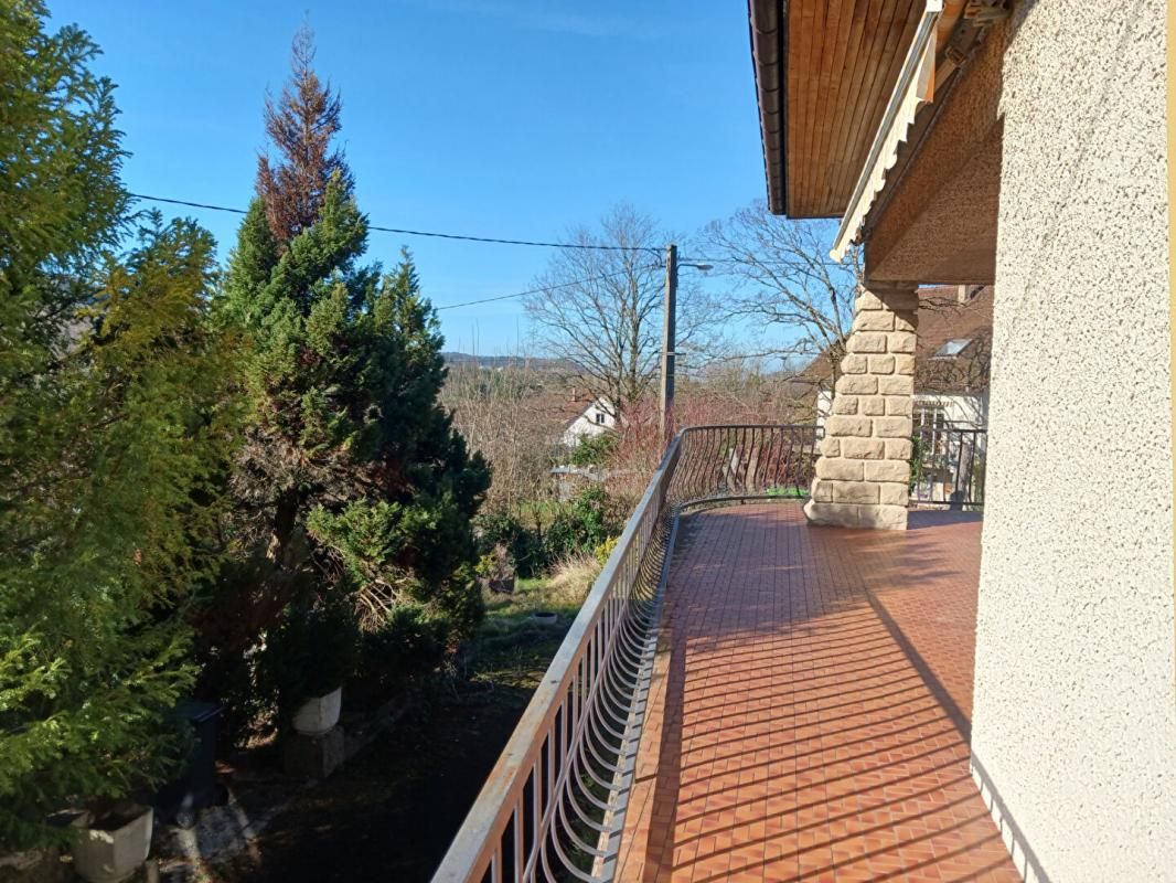 Maison Lons Le Saunier 5 pièce(s) 104 m2 terrain 2 000 m²