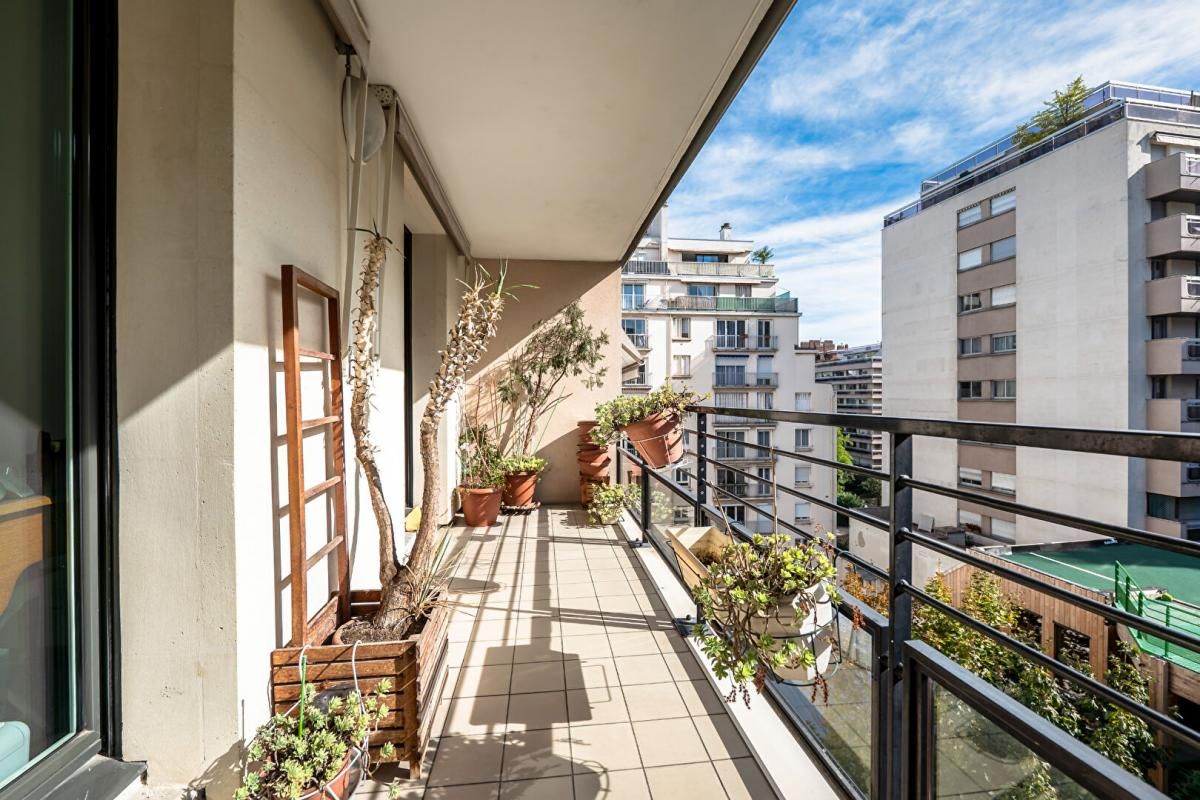 Appartement Paris 17ème arrondissement 3 pièces 60 m2 + terrasse de 7.89m²