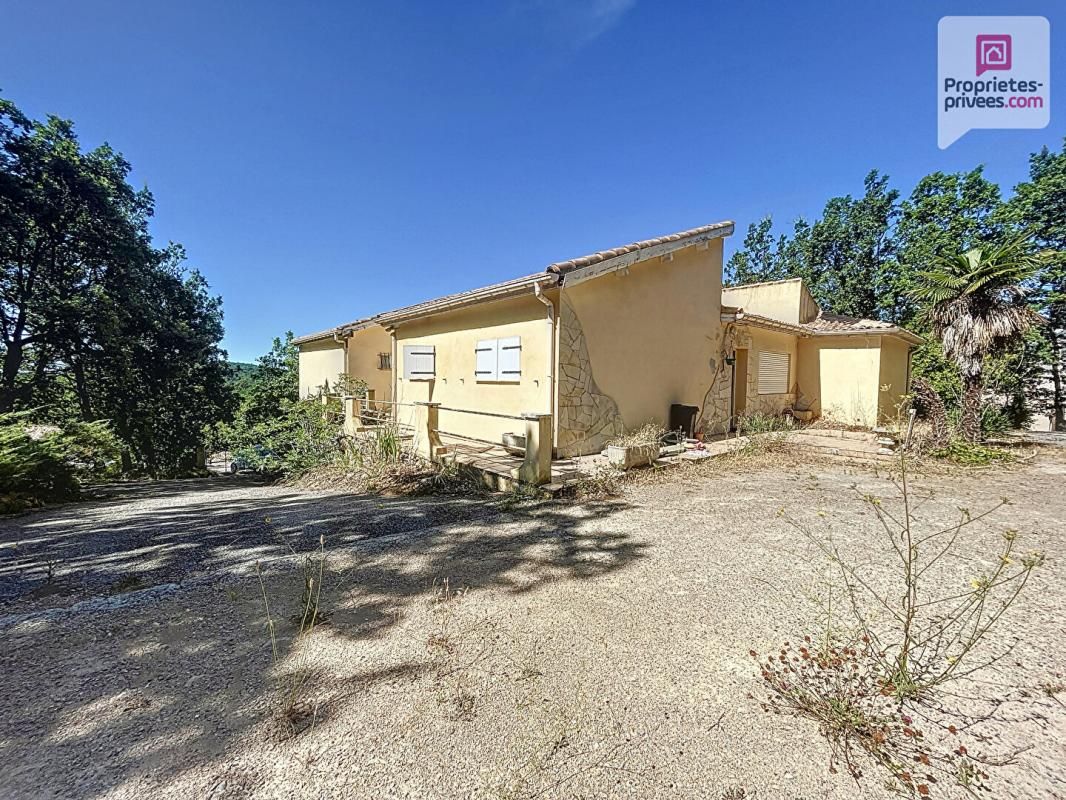 Maison à rénover entièrement sur les Hauteurs de Fayence - Nature, Tranquillité et Vue Dominante