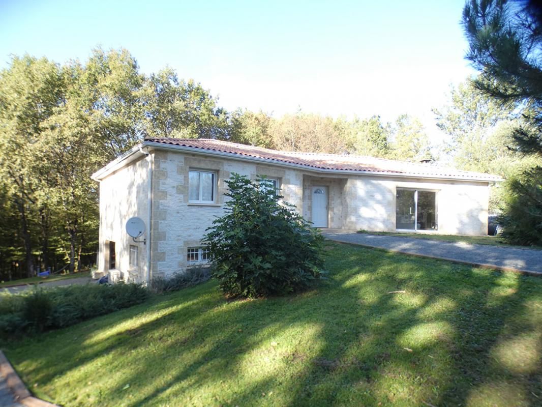 Maison 4 chambres 149 m2 sur terrain boisé 18 700m² au calme