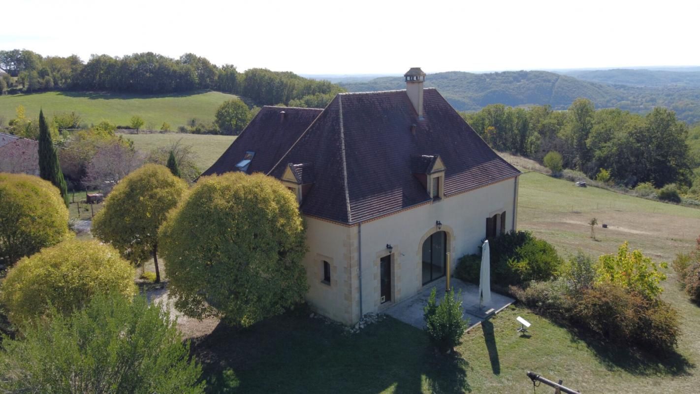 PEYRILLAC-ET-MILLAC Maison Peyrillac Et Millac 9 pièce(s) 220 m2 1