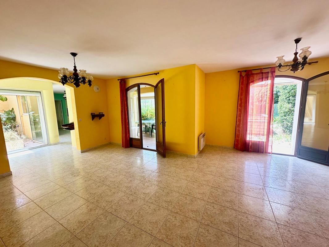 Villa T6 offrant 2 suites parentales de plain pied + Garage - Proche mer et commerces