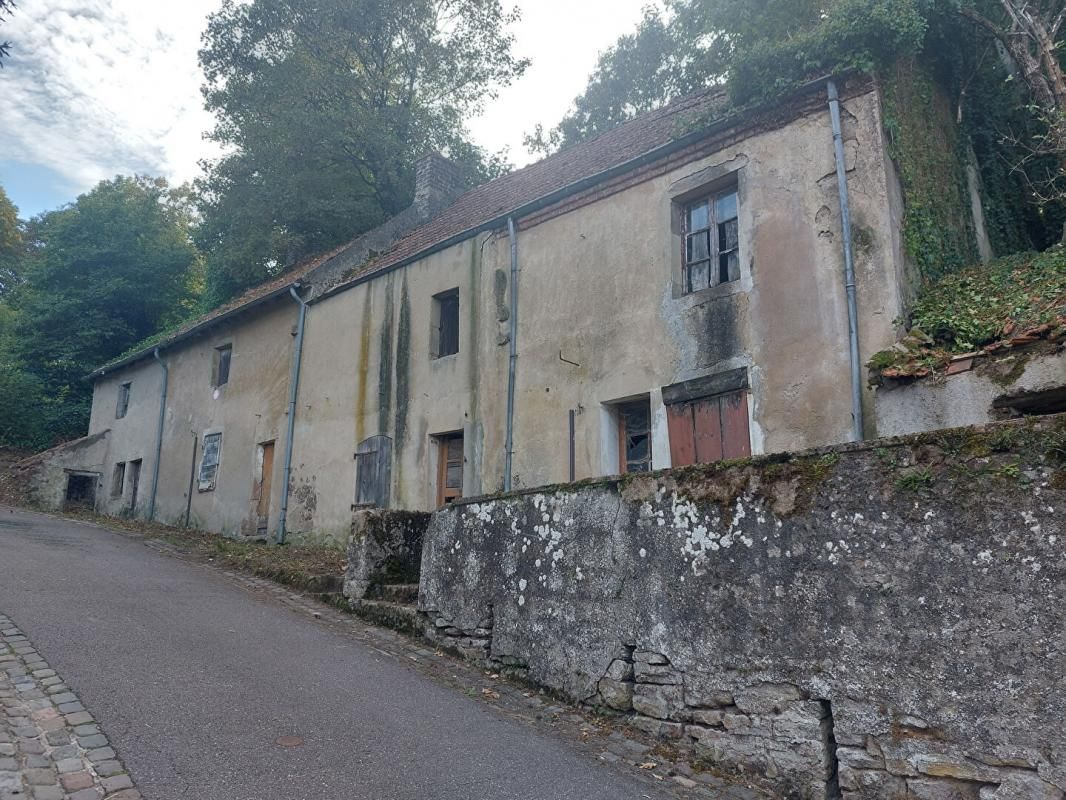 MONTCENIS Maison Montcenis 5 pièce(s) 220 m2 1