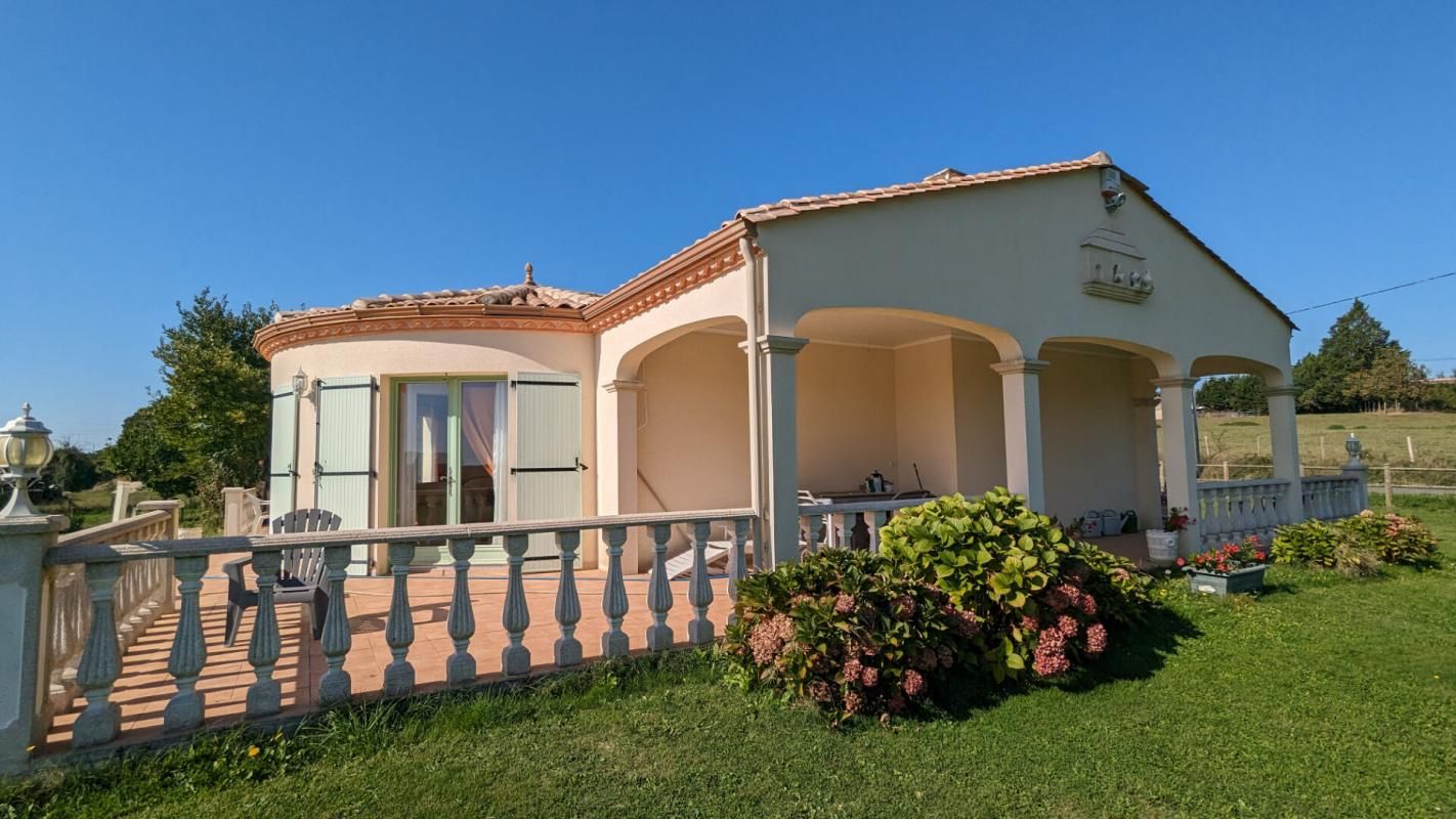 Viager occupé.  Montendre .  200 m2.Homme de 88 ans