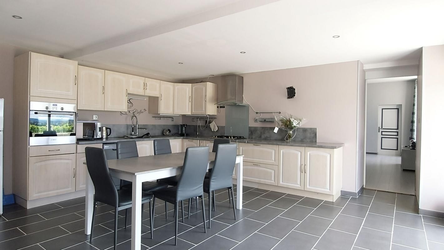 A VENDRE BENAIS Maison de 180 m2