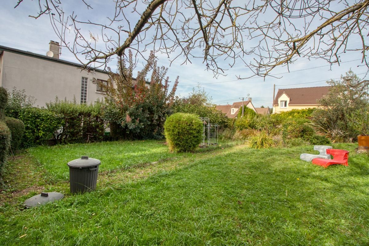 Terrain constructible dans une rue calme et résidentielle
