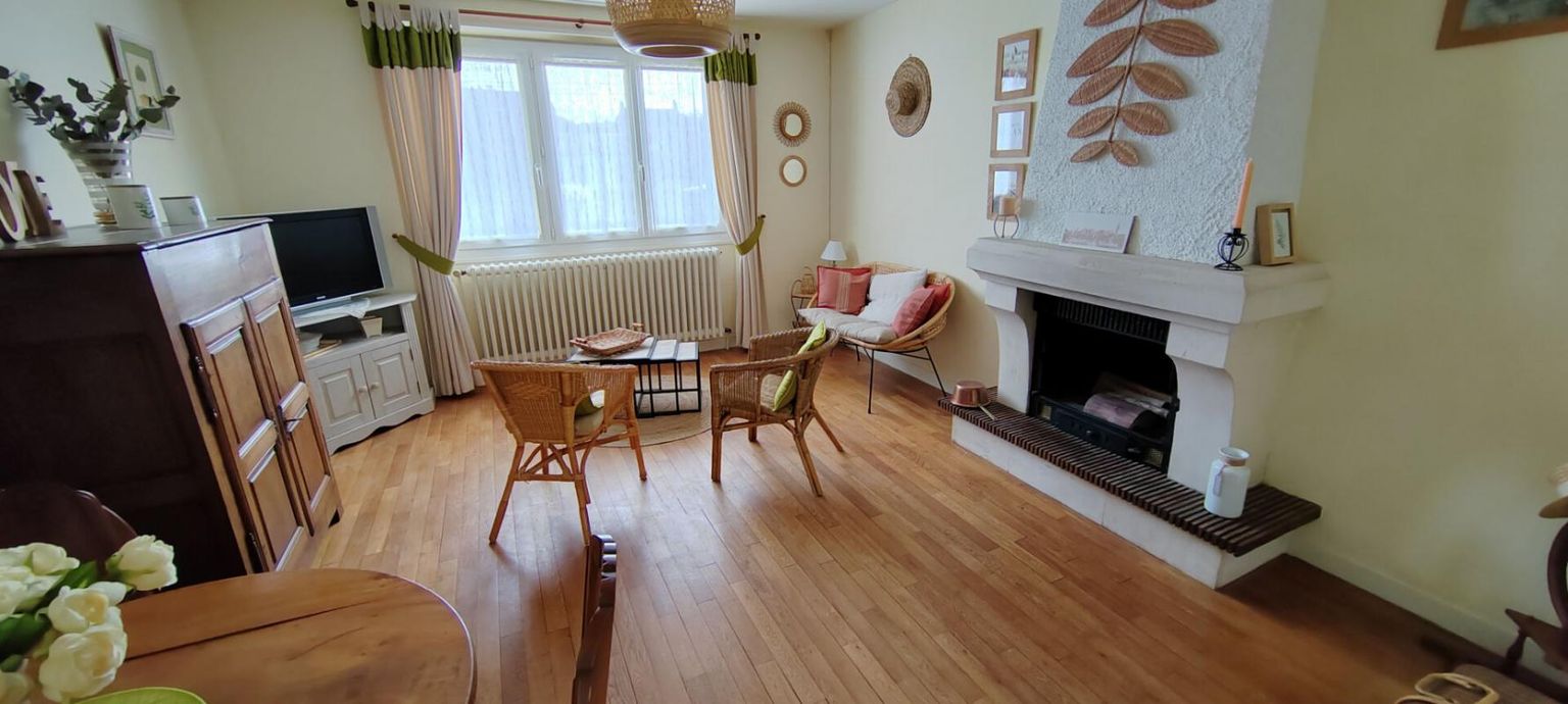CHATEAUROUX Exclu : Maison habitable de suite à Châteauroux 4 chambres, nombreuses dépendances et très grand jardin 3