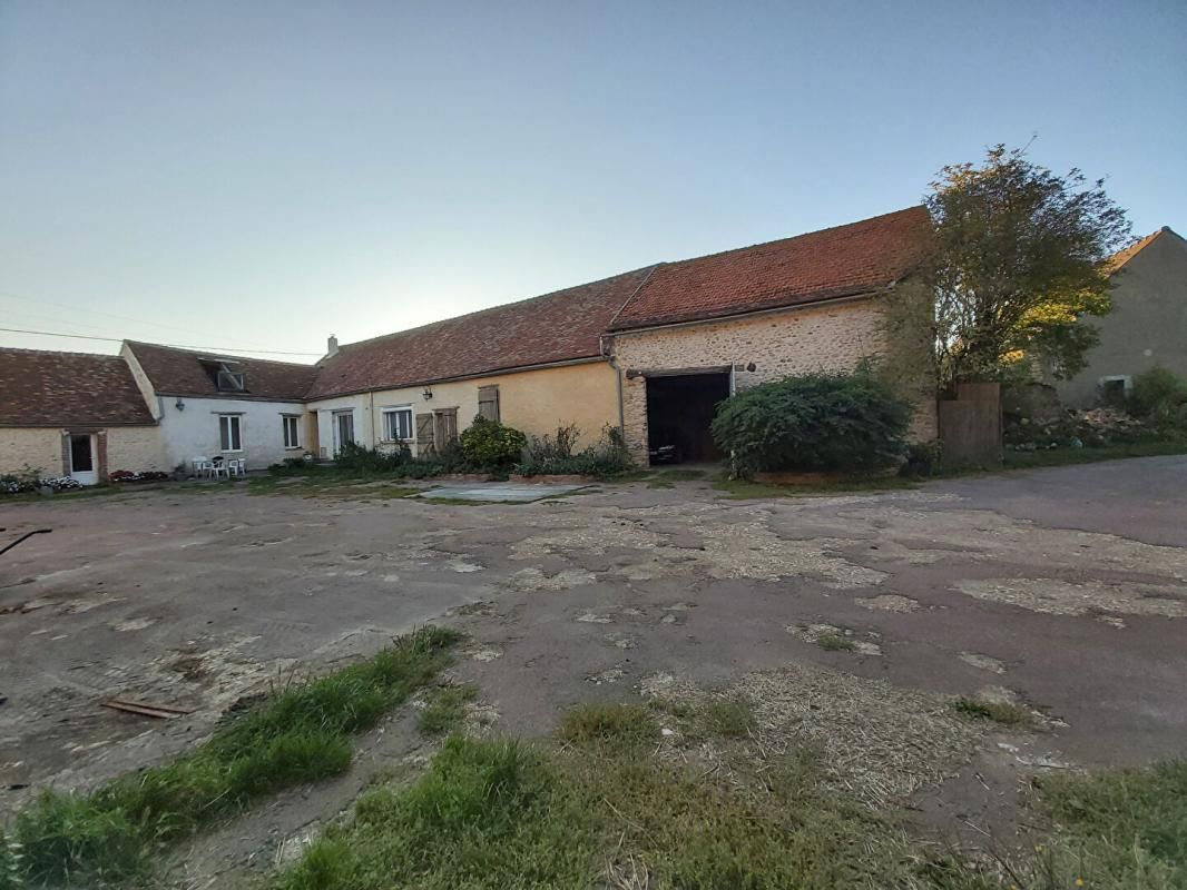 Ensemble de 2 Maisons, idéal propriétaire de chevaux proche AUNEAU à 15mn des Yvelines