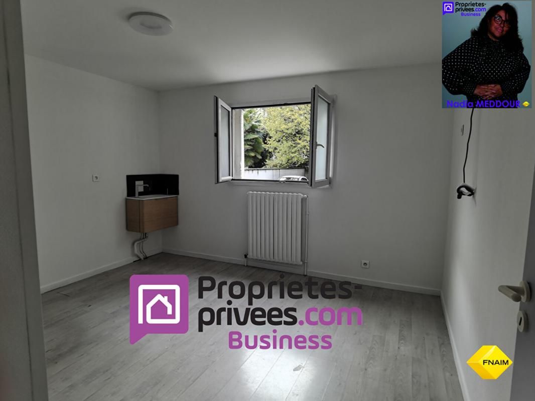 TREMBLAY EN FRANCE - LOCAUX PROFESSIONNELS - BUREAUX 110 m²