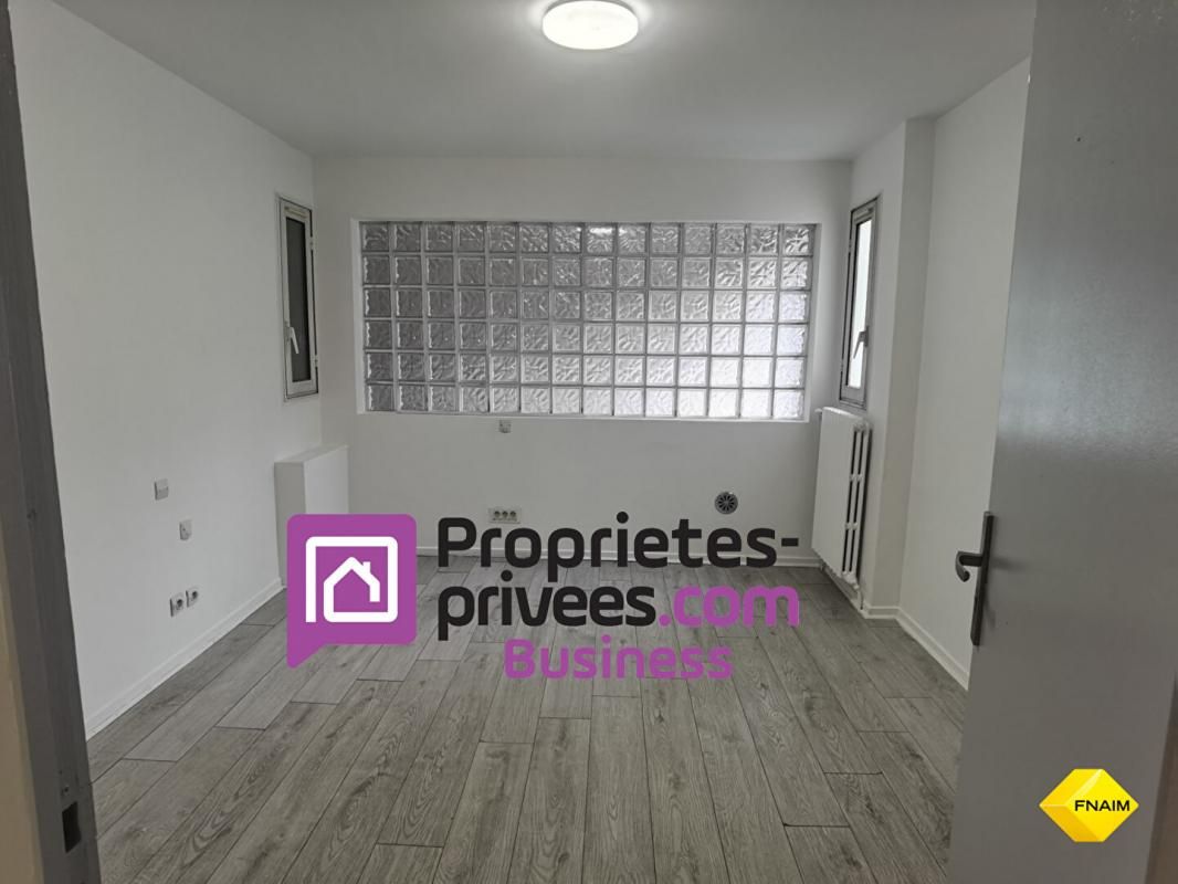 TREMBLAY-EN-FRANCE TREMBLAY EN FRANCE - LOCAUX PROFESSIONNELS - BUREAUX 110 m² 3