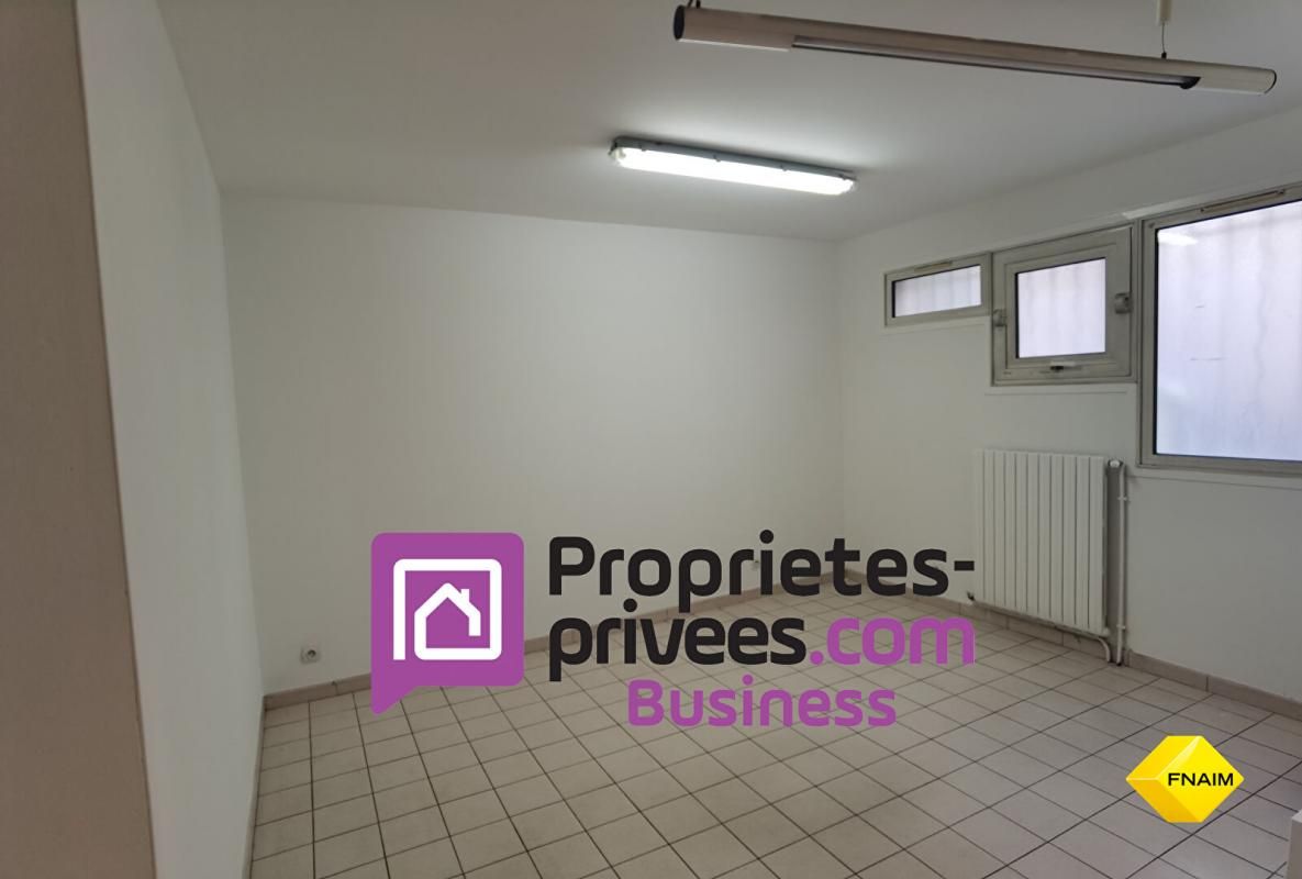 TREMBLAY-EN-FRANCE TREMBLAY EN FRANCE - LOCAUX PROFESSIONNELS - BUREAUX 110 m² 4