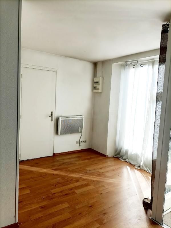 CHATELLERAULT - Local commercial ou bureau de 29 m² , sur axe passant