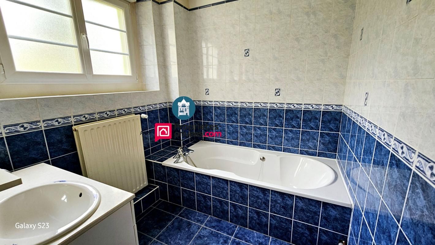 BOULOGNE-SUR-MER L'Agence Wimereusienne par Propriétés-Privées.com vous propose : 3
