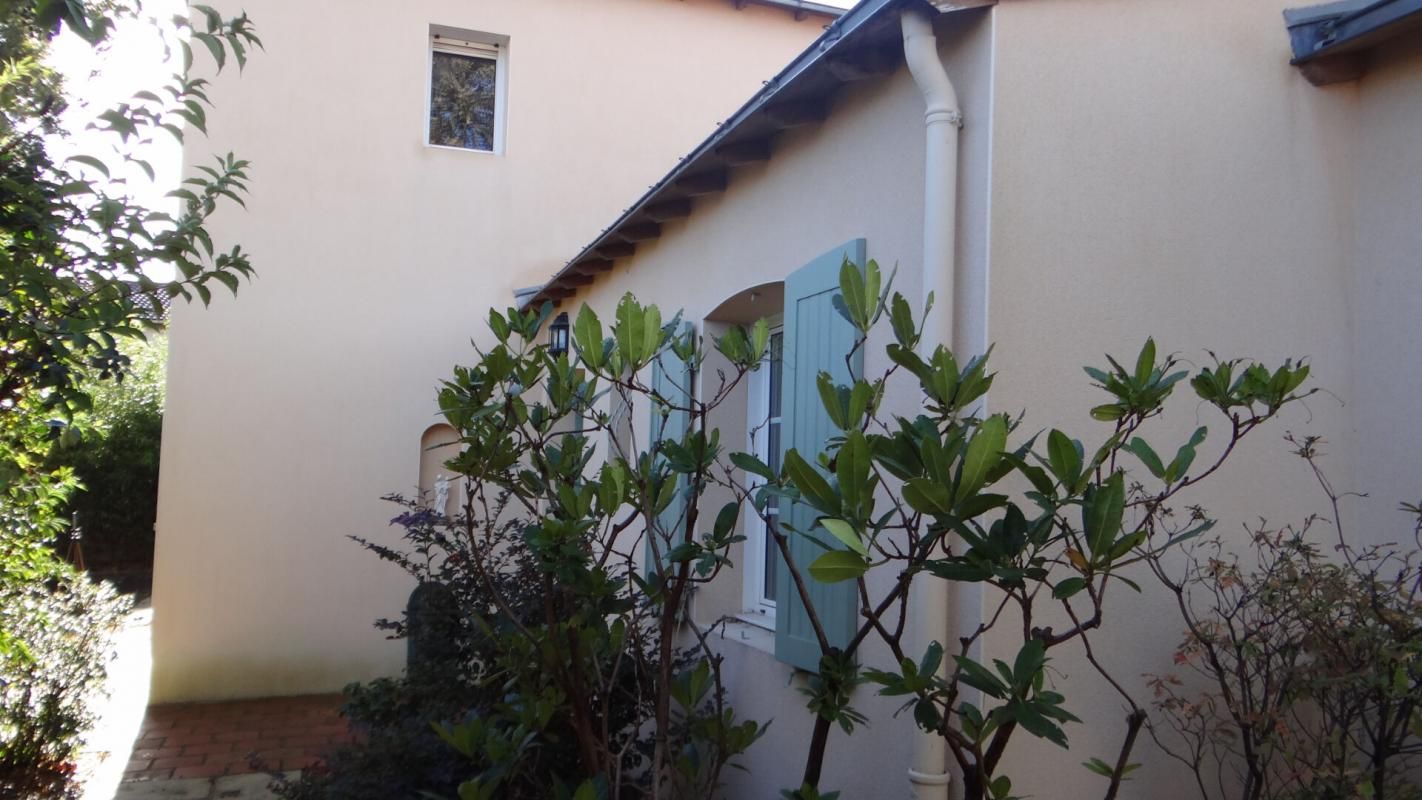 Maison Gorges 6 P . 136,26 M² . 3 Chs . 1 Bureau . T 361 M²  (Gare à proximité)