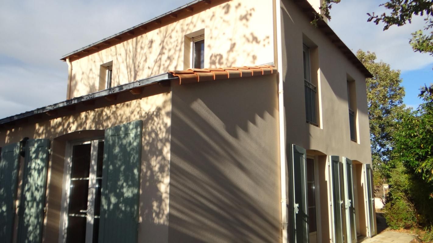 CLISSON Maison Gorges 6 P . 136,26 M² . 3 Chs . 1 Bureau . T 361 M² 2