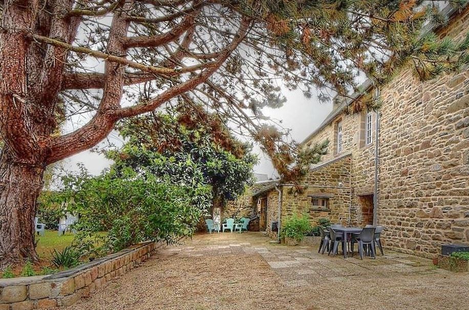 Belle maison de caractère en ville avec jardin