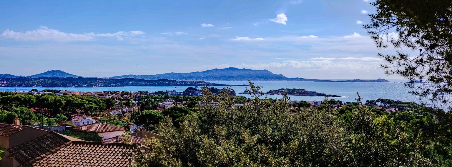 BANDOL Pied-à-terre ou habitation de standing avec une vue exceptionnelle sur la Baie de Bandol 4