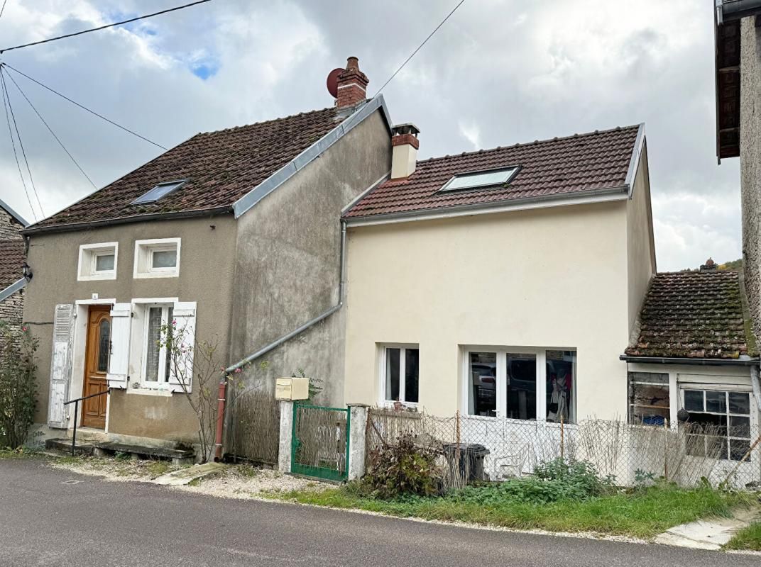 Maison Agey 5 pièces avec une cour devant