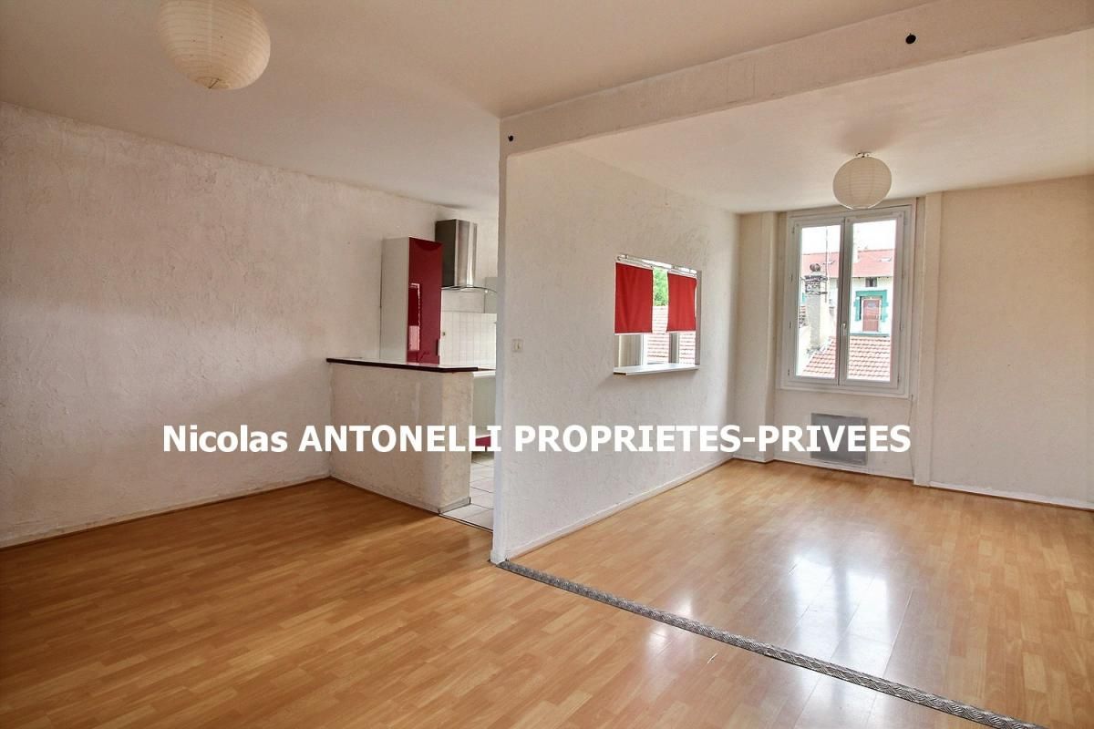 FIRMINY FIRMINY (42700) RUE GAMBETTA, PLEIN CENTRE VILLE Appartement T2 46m² ( 63m² au sol ) 1 chambre possibilité deux 2