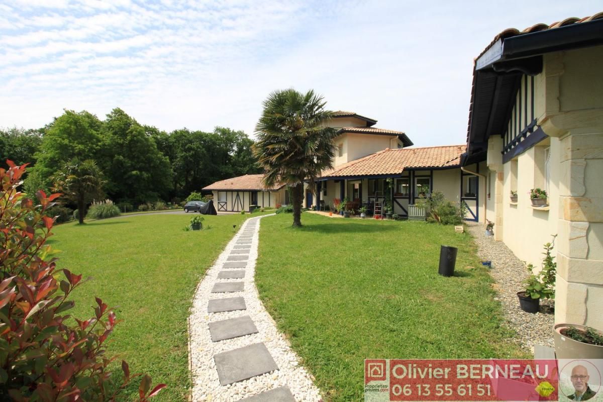 Villa Bidart 9 pièce(s) 300 m2 - Piscine - Vue montagnes