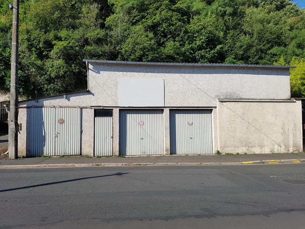 4 GARAGES ET UN DEPOT A VENDOME