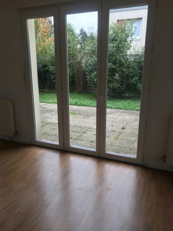 LES ULIS Beau F2 dans résidence récente avec grand jardin +terrasse +parking securisé 4