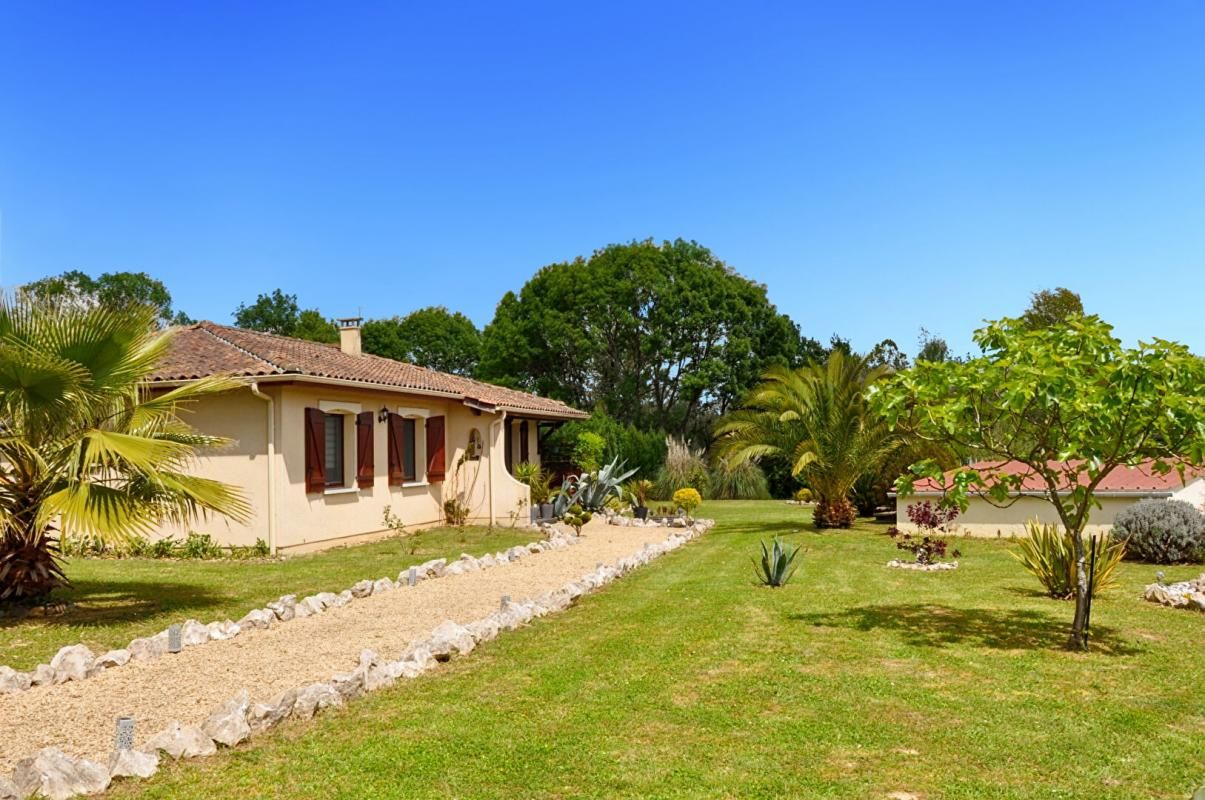 LANDES, 40380 POYANNE MAISON PLAIN-PIED 97 M² ET PETITE MAISON DE  30 M² AVEC  PISCINE ET GRAND JARDIN