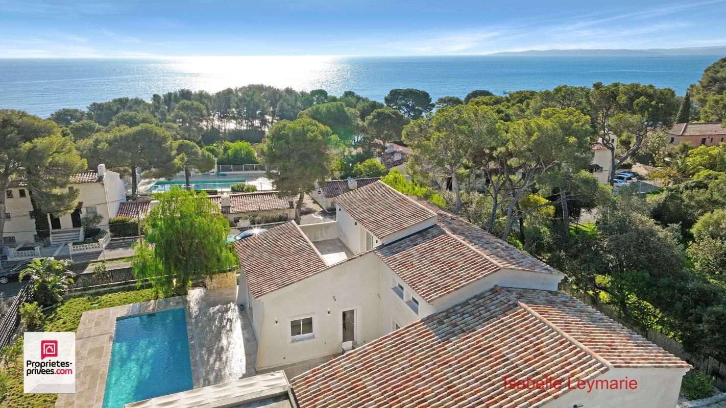 ROQUEBRUNE-SUR-ARGENS Magnifique villa dans quartier prisé des Issambres avec vue mer 2