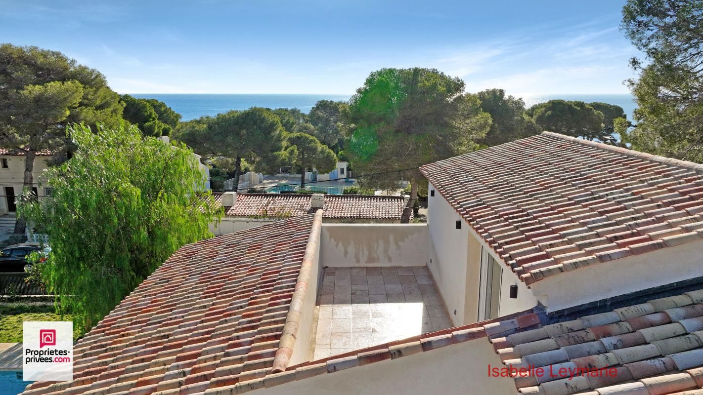 ROQUEBRUNE-SUR-ARGENS Magnifique villa dans quartier prisé des Issambres avec vue mer 3