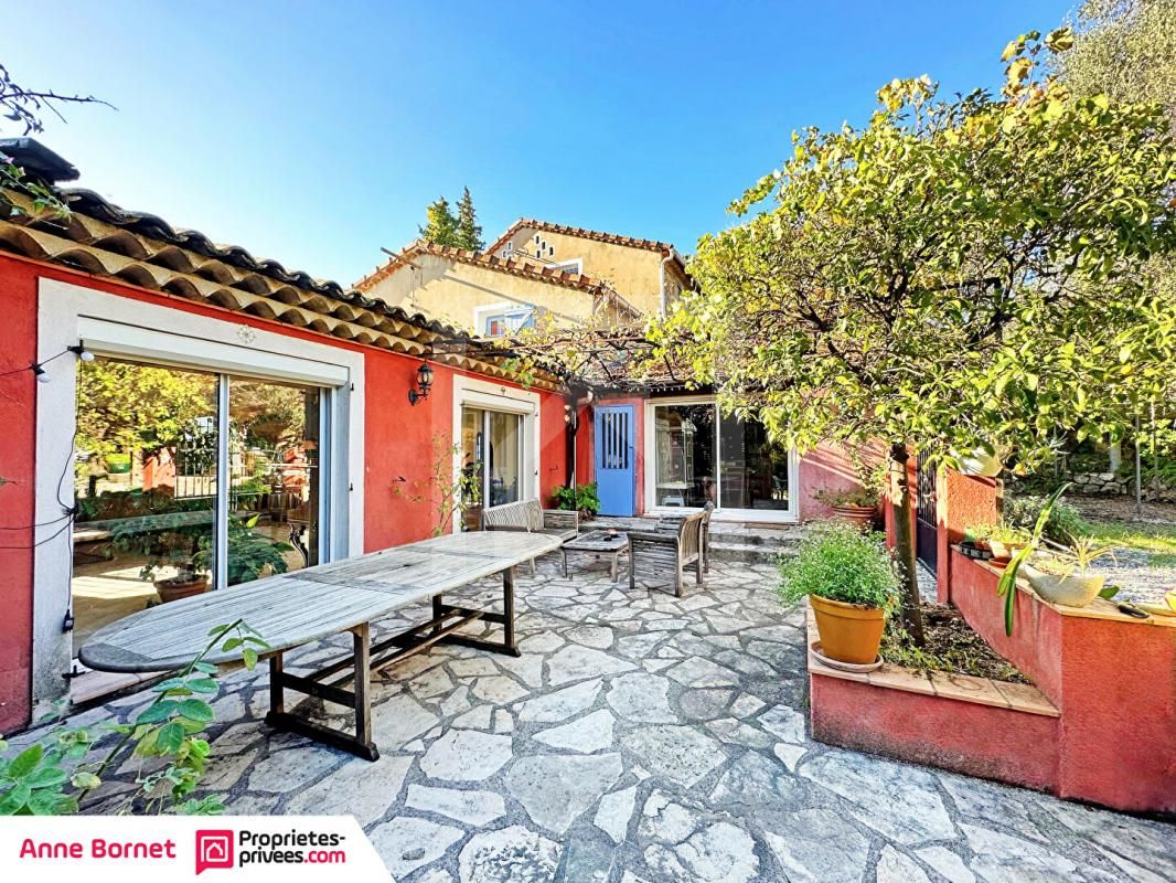Mas 9 pièces 6 chambres avec jardin et piscine 272 m2