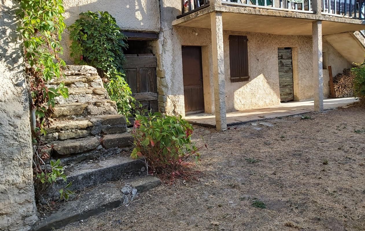 MONTLAUX Maison 5 pièces 130 m² avec grange et terrain de plus de 8000 m² 2