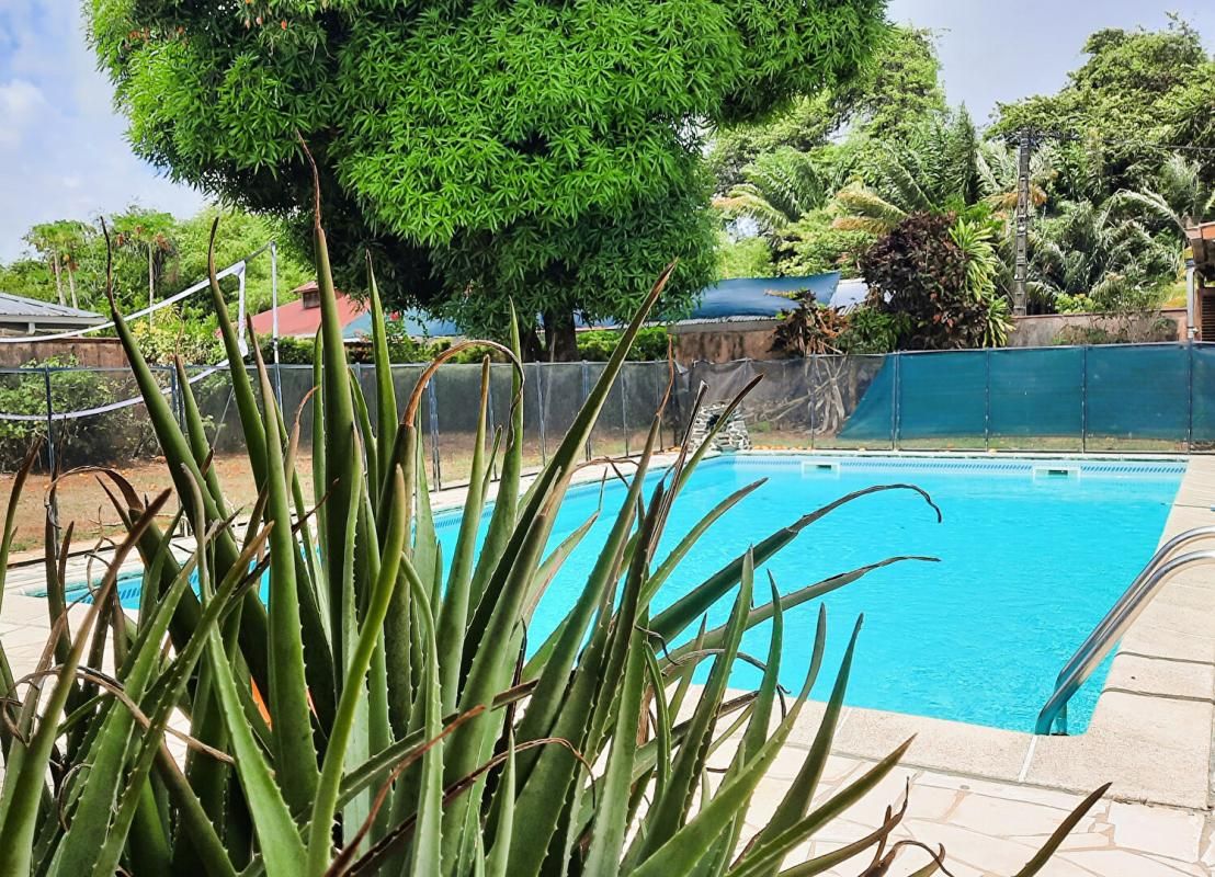 Remire Montjoly Villa T5 + Studio + piscine sur 1008 m2