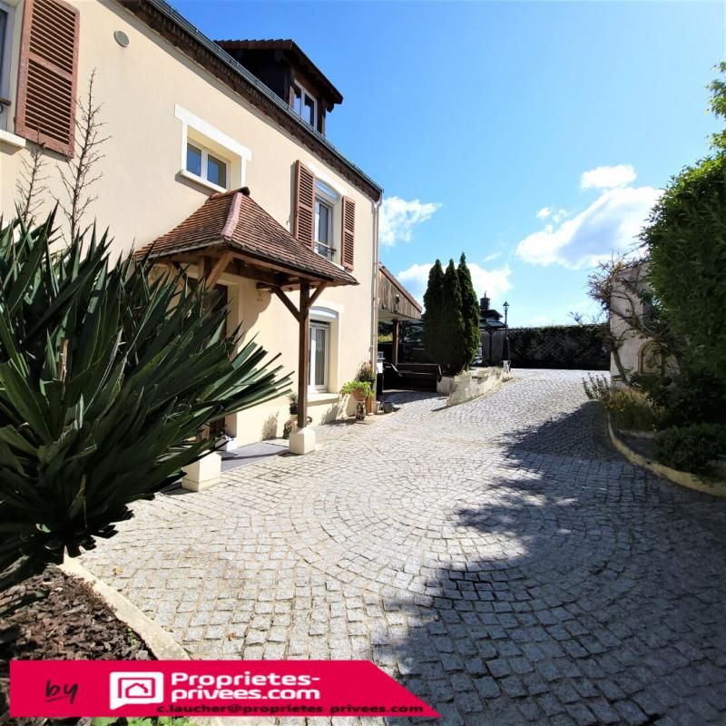 Maison Saint Remy Sur Avre 7 pièce(s) 140 m2, 2 étages, 4 chambres, bureau/chambre d'enfants, salle de bain, salle de douche, garage, abris bois, abris de jardin, terrasse couverte, maison d'amis, terrain clos 470 m². Prix HAI : 228 770