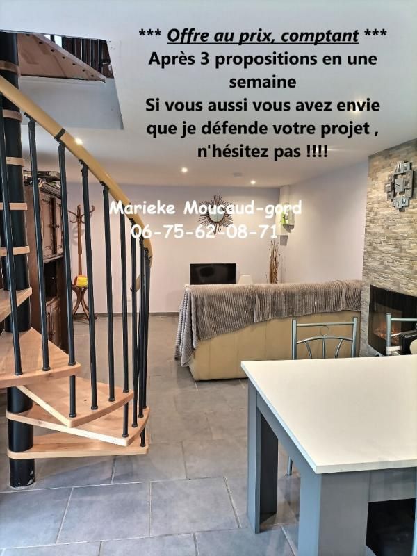Vorey 43800 Belle petite maison rénovée d'environ 60m² donnant sur une cour intérieure et une dépendance sur deux étages à restaurer