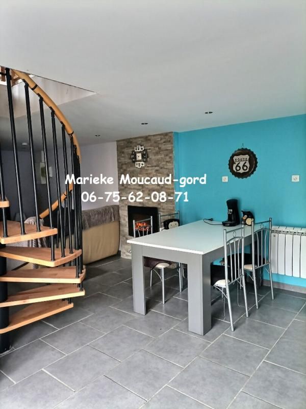 VOREY Vorey 43800 Belle petite maison rénovée d'environ 60m² donnant sur une cour intérieure et une dépendance sur deux étages à restaurer 2