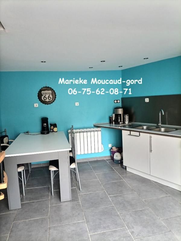 VOREY Vorey 43800 Belle petite maison rénovée d'environ 60m² donnant sur une cour intérieure et une dépendance sur deux étages à restaurer 3